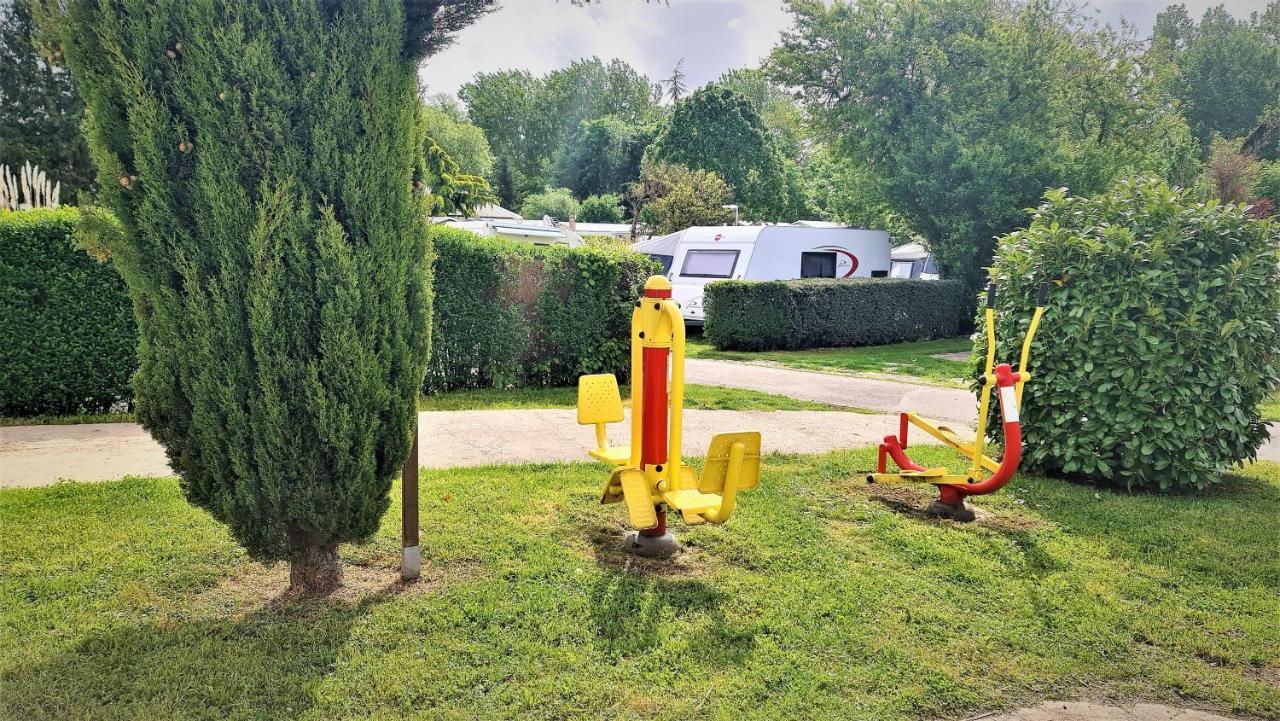 Camping Paris Beau Village Villiers-sur-Orge Exterior foto